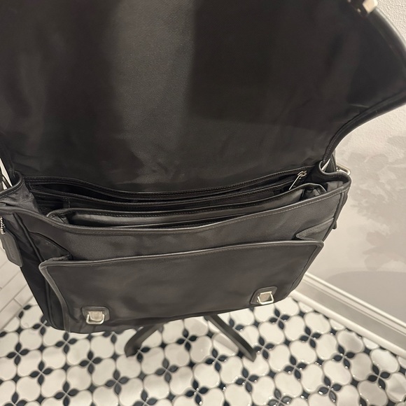 COACH, NWOT. Black smooth leather. Men’s computer bag with shoulder strap. - Picture 2 of 15